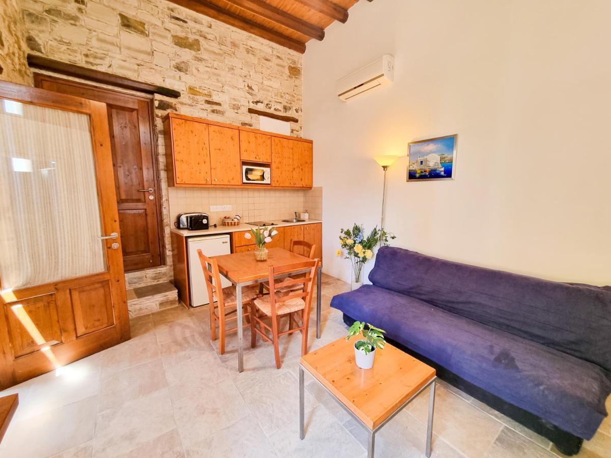 Skarinou'S Landhouse Poolside Heaven Apartment المظهر الخارجي الصورة